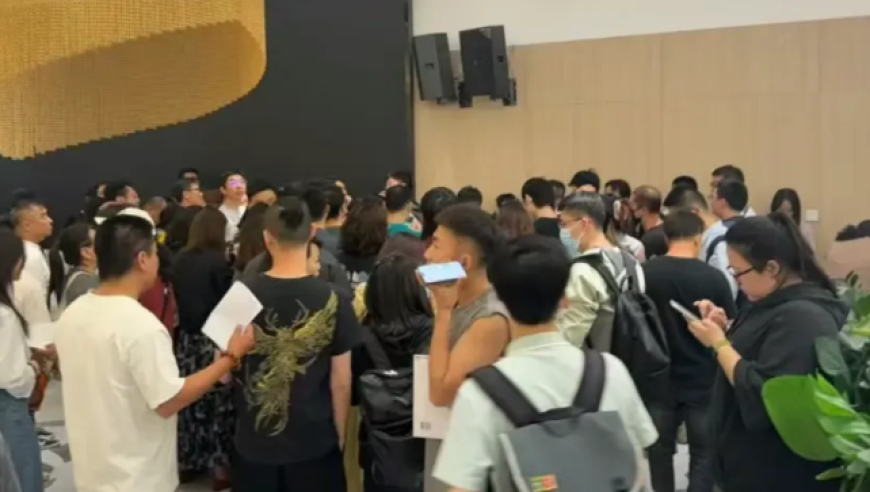 民房起火父亲跳窗逃生 15岁男孩身亡,新澳2025年开奖结果查询,重点解答解释落实_优选版V3.65